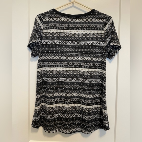 Lularoe black and white Aztec print tshirt - Picture 3 of 7